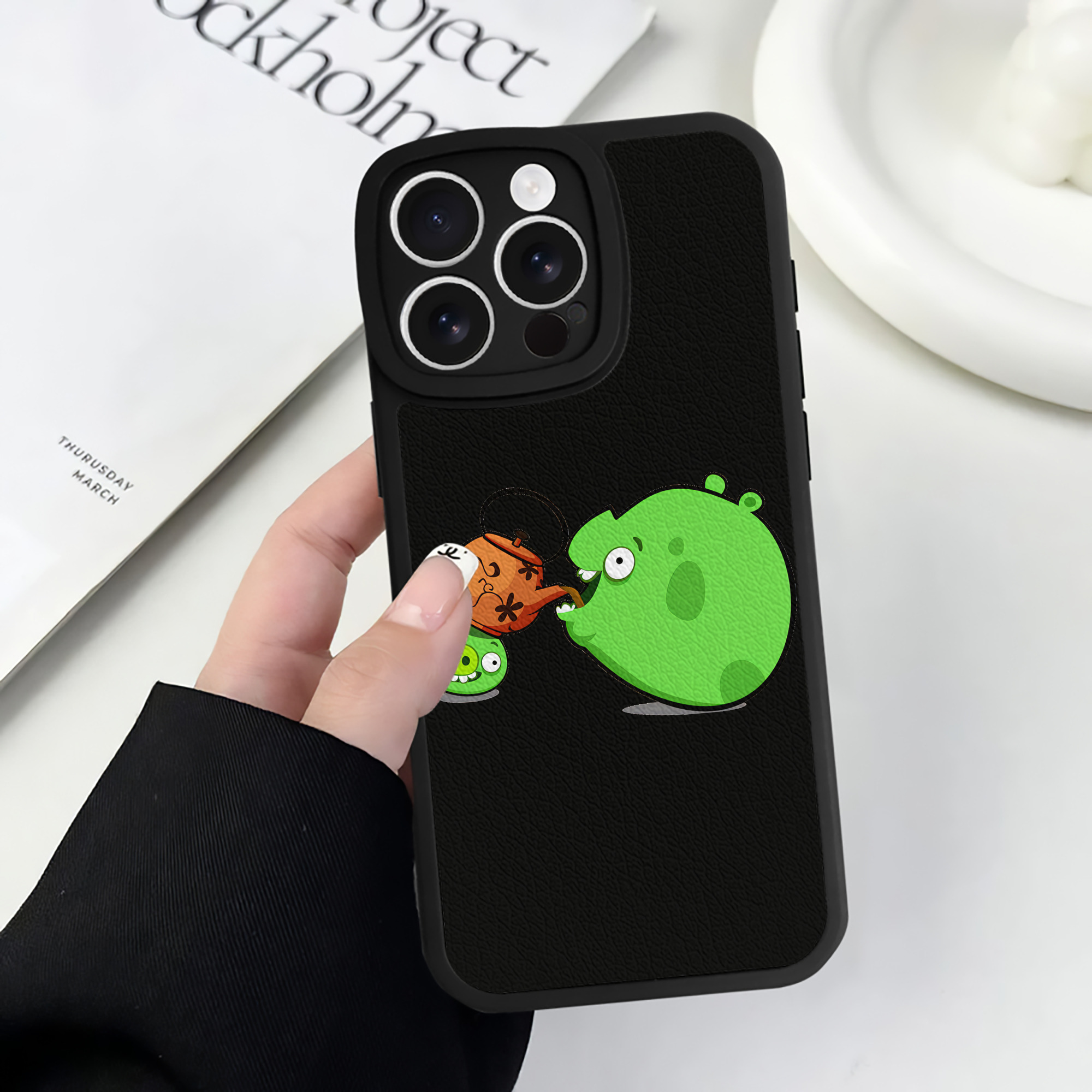 （画像用） Angry Birds アングリーバード 【iPhone 16シリーズ対応】シリコンスマホケース（レザー調） 材質：シリコン